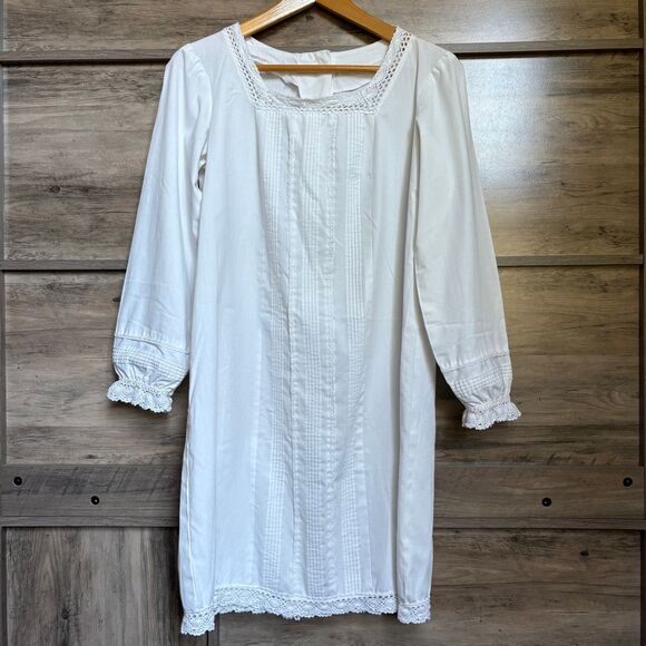 Vintage or Antique Style White Long Sleeve Pajama PJ Dress Nightgown Eyelet Lace - Picture 8 of 15